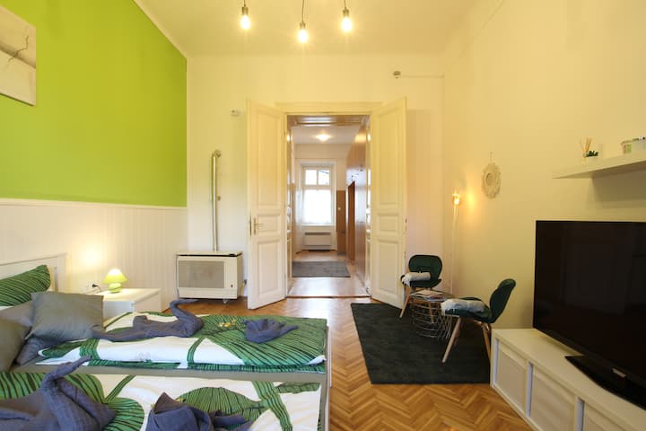 Live Like A Local In An Old Historic House - Budapest