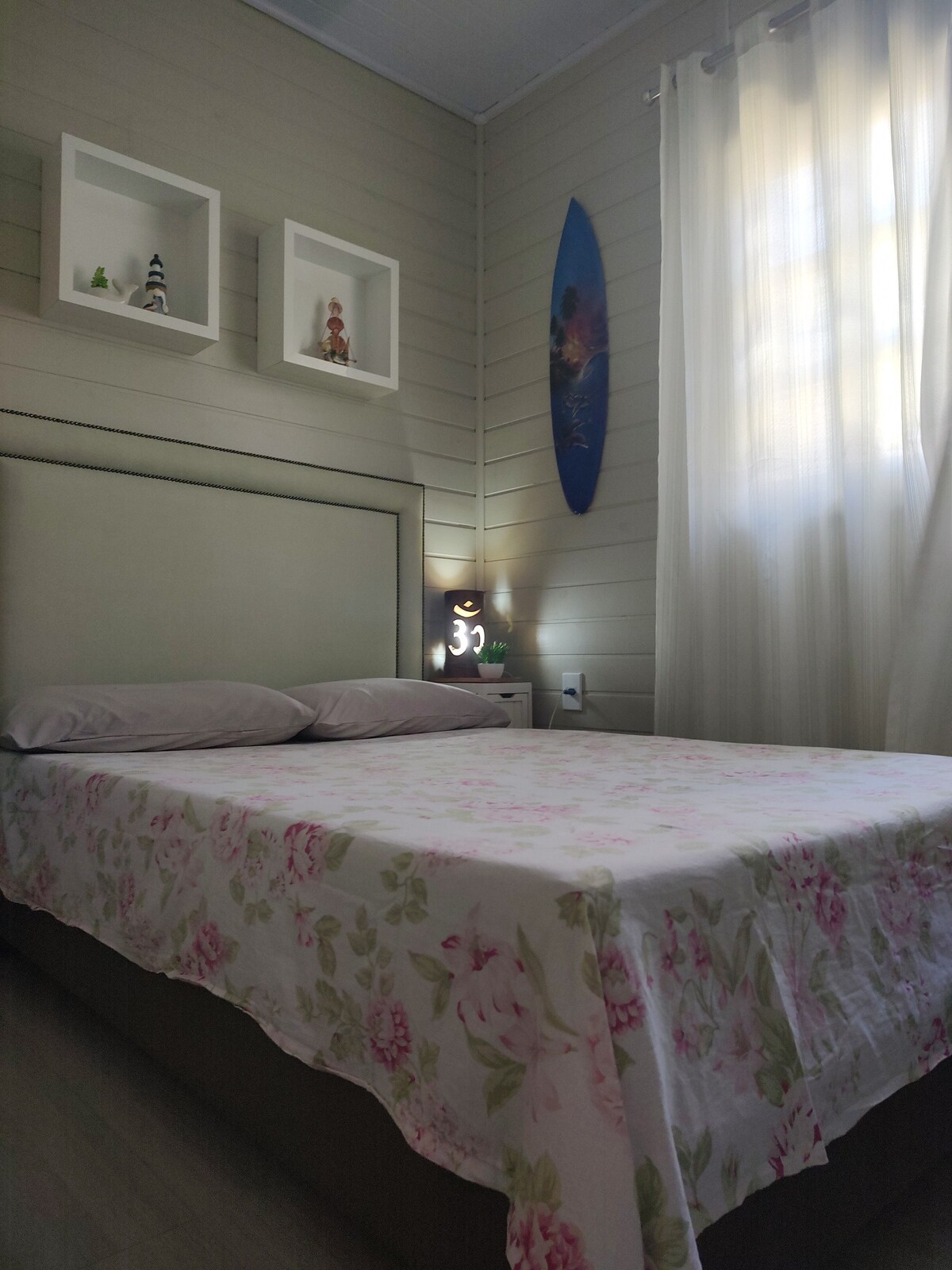 Një krevat dopio. Dhomë me ajër të kondicionuar 