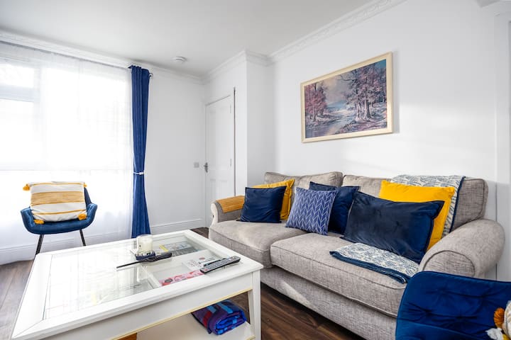 Nice 2br House W/backyard - 20min From City Centre - Dublin