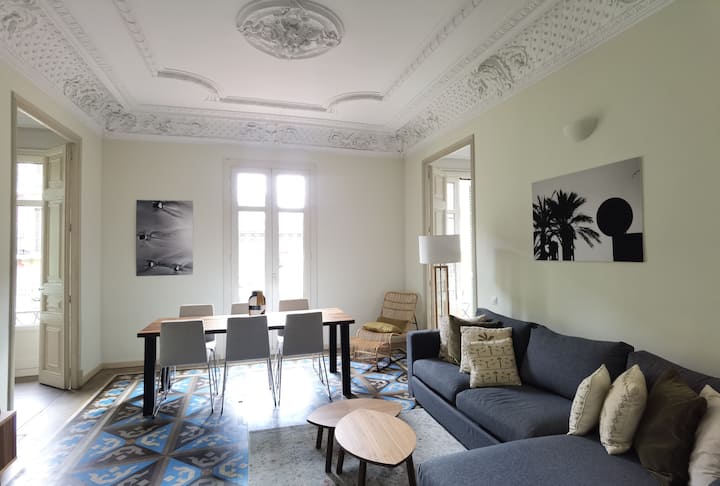 Luxury 3br + Pool, A/c & Balconies – Center Bcn - Barcelona
