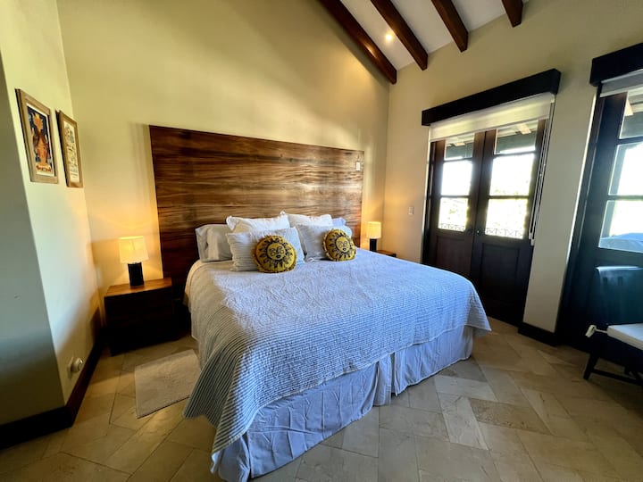 ห้องนอน 2 พร้อมเตียงคิงไซส์