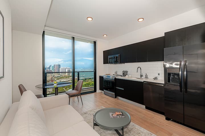 Bright Bayview Condo · Pool & Club Access · #3104 - Miami, FL