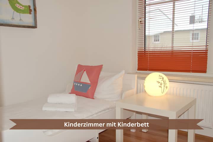 In the 2nd bedroom there is room for one person. 