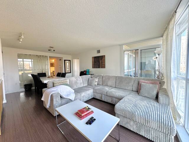 Spacious 2Bdrms/2Baths with 3 real beds + Pullout gallery image 5