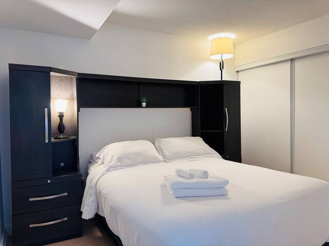 Spacious 2Bdrms/2Baths with 3 real beds + Pullout gallery image 2