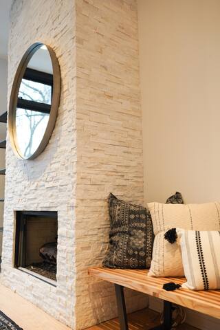 New & Modern Mega Home in Bucktown – Sleeps 21 gallery image 5