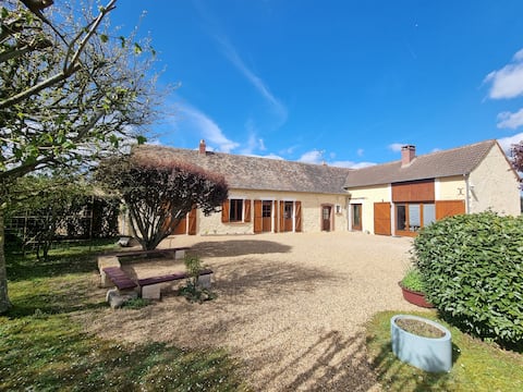 Warm and friendly cottage - large green space