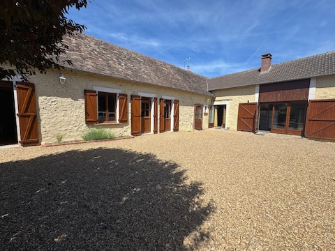 Warm and friendly cottage - large green space