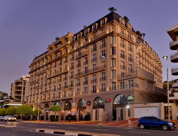 Cape Royale Superior 2 Bed Apt gallery image 2