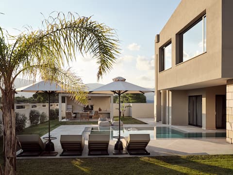 Vorto Luxury Villa III, Heated Pool & Hydromassage