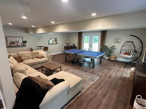 Top performing Airbnb: Newly Renovated Barn w Pickleball Court -Woodstock in Woodstock
