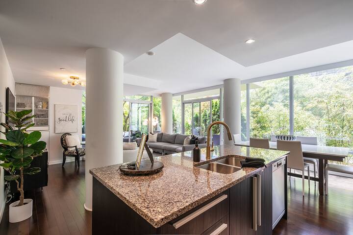 Waterfalls Hotel Huge patio/pool/AC Best location! gallery image 3