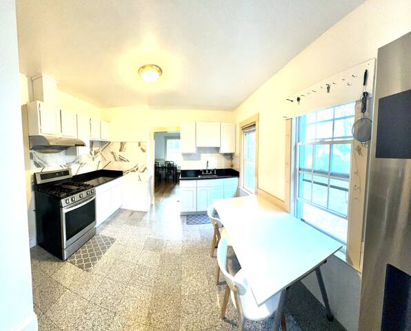 House on the Hill gallery image 3