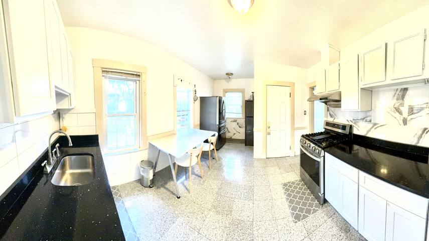 House on the Hill gallery image 4