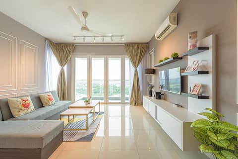 {Cheerfull} *FamilySuites*Cyberjaya *BabyCot*
New