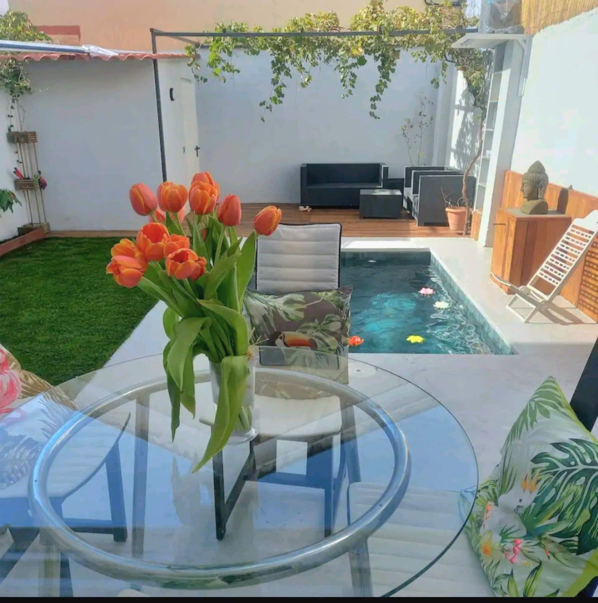 Private pool and patio, a true Oasis in Madrid