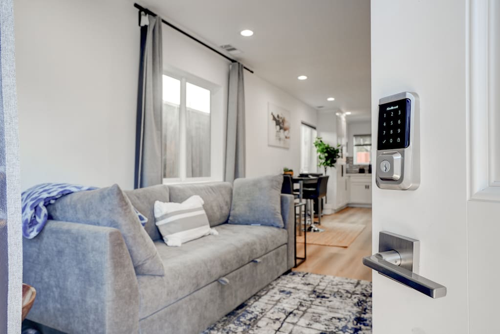 Peaceful And Elegant With Modern Amenities