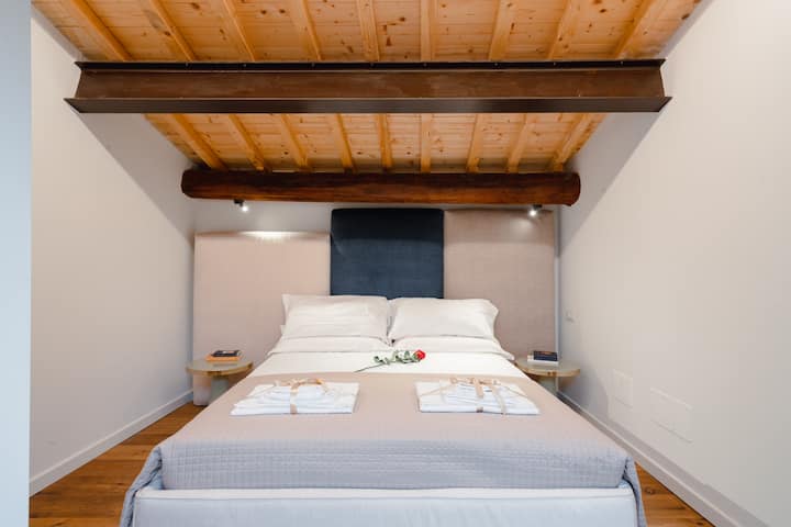 Bedroom on the second floor next to a private bathroom with a hot tub.
Bedroom on the second floor next to a private bathroom with a whirlpool tub.
