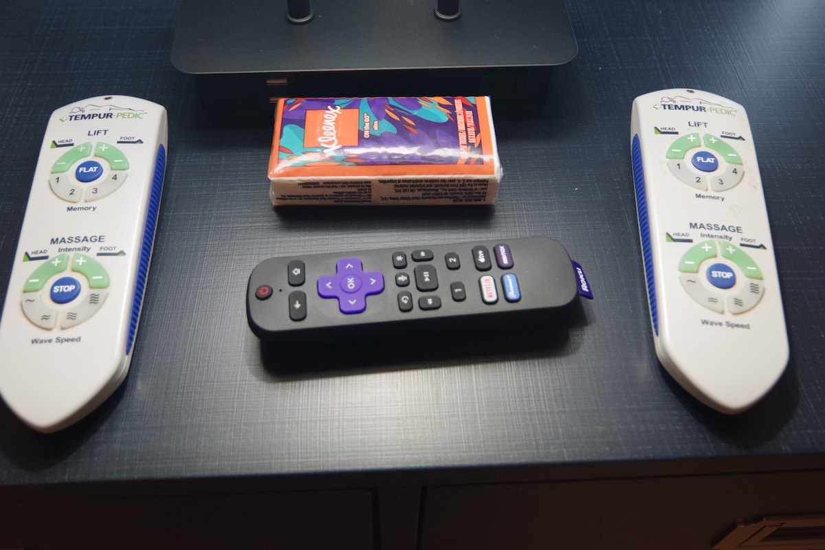 Dormitorio 2 en el primer piso 

Camas individuales Tempurpedic con cabeza y pies con control remoto.
Toca LIght con estación de recarga
Armario colgante y de almacenamiento con 2 batas, 
Roku Streaming TV
Mesita de noche de almacenamiento