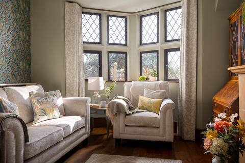 Top performing Airbnb: Stonegaze Cottage, Period Home in Idyllic Village in Warwick