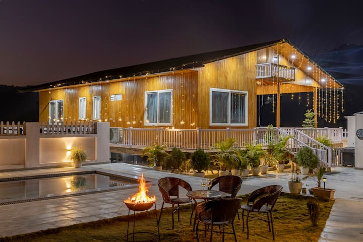 Scenic Hilltop Haven | Pet-Friendly Stay W/ Pool - Cottages for