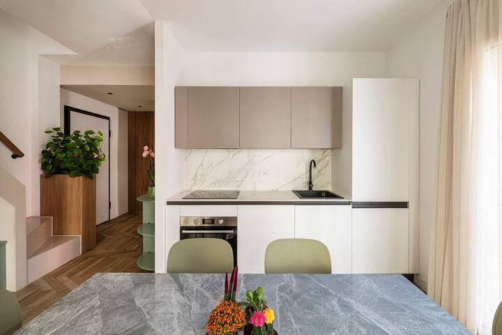 Modigliani Golden House gallery image 5