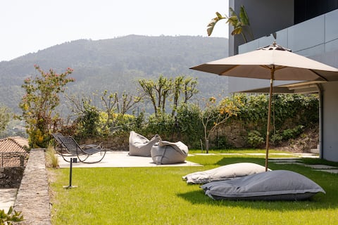 "Just Like Home" - Casal no Campo