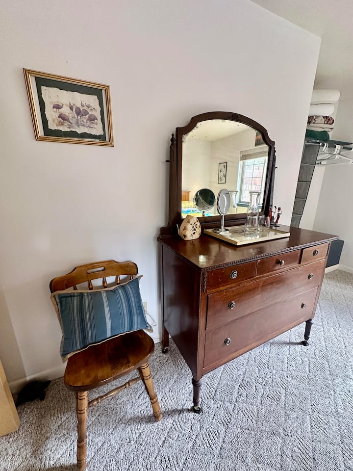 Amarula - antikvitetna komoda i namještaj.