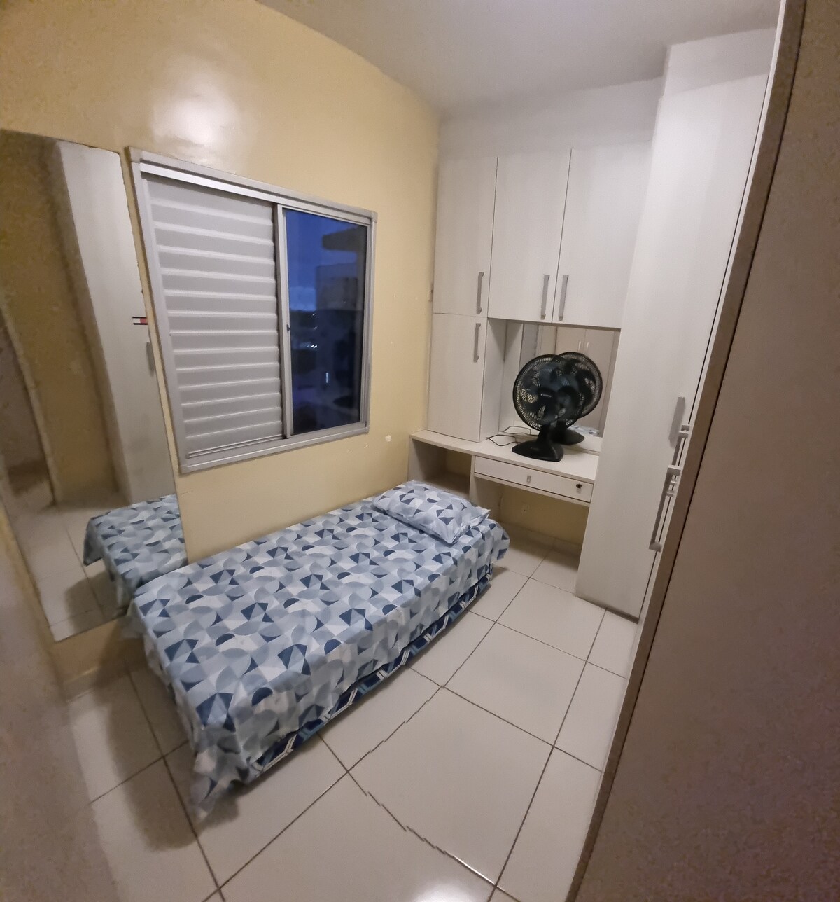 Стаята съдържа 1 вентилатор 