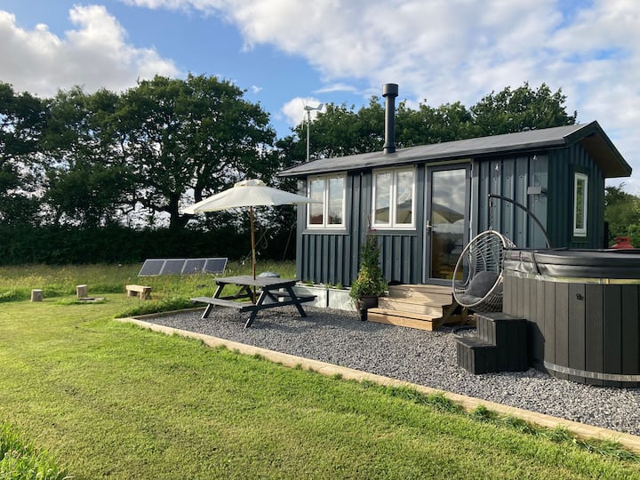 Mini House Devon Dartmoor View Tiny House - Farm stays for Rent in Devon, England ...