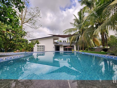 Farm Staycation House with Pool
