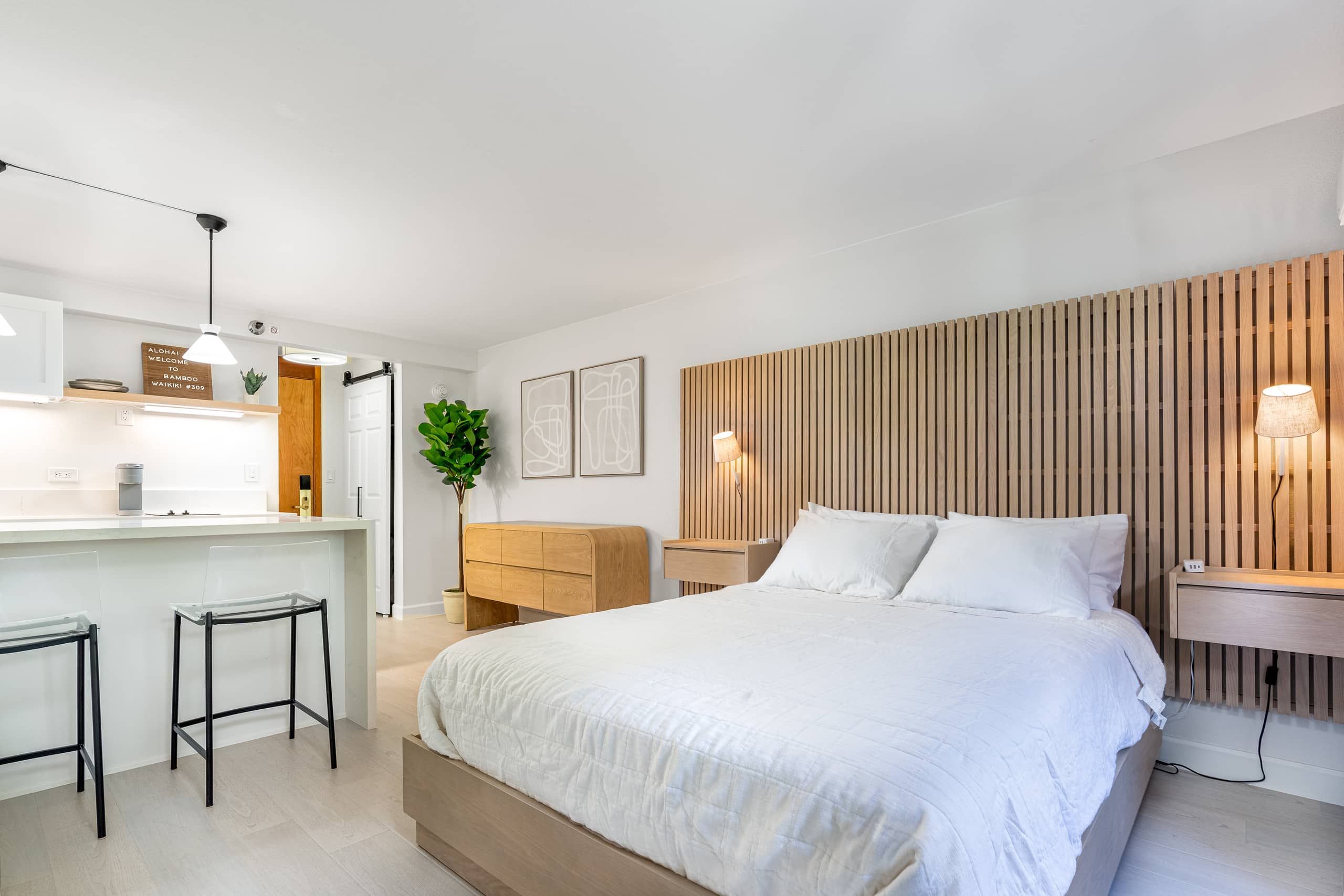 Condo in Honolulu · ★4.95 · Studio · 1 shared bath - Image 1