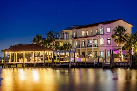 Luxury FL Home w/Heated Pool/Hot Tub/Boat Access
