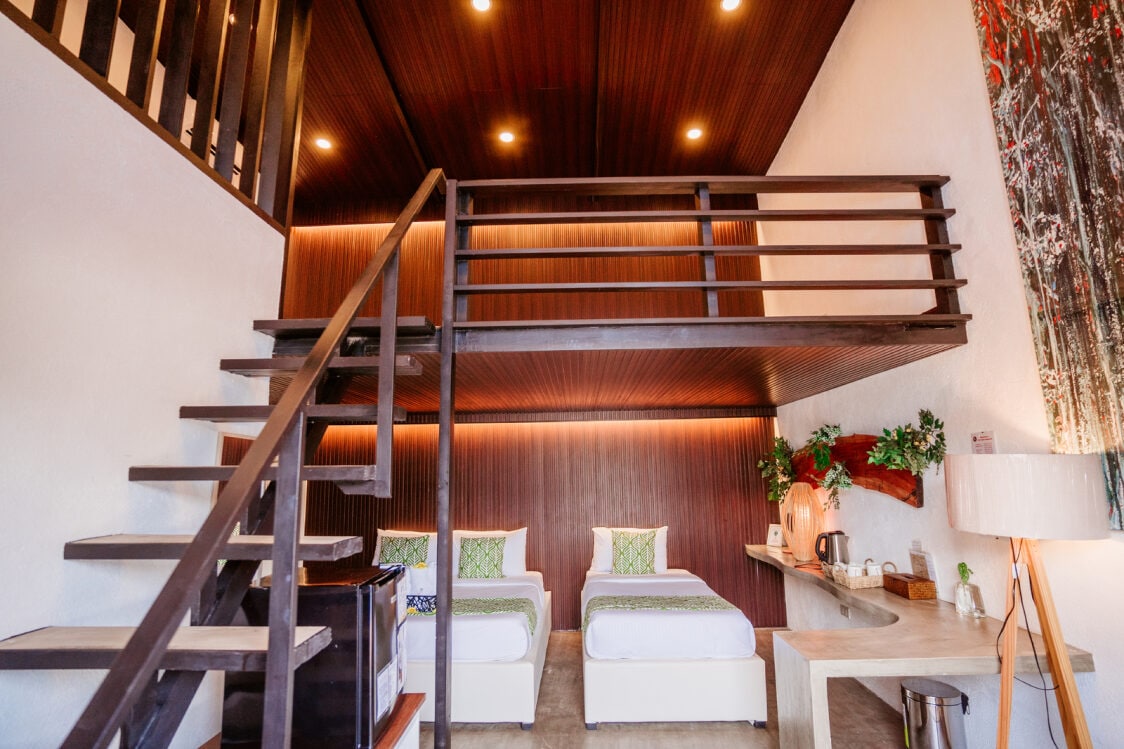 Onze Casita Suite (lofttype) heeft
- gedeelde airco's voor 5-9 personen.  
- volledig toilet (met bidet) , douche (warm water),   handdoeken en basistoiletartikelen. 

Bedden instellen*
GF 1 Q  & 1 S bedden
2F 1 Q & 1 S  bedden

* Extra eenpersoonsbedden kunnen worden toegevoegd