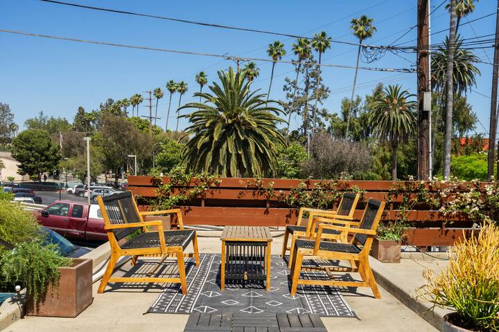 Your LA vacation home W/Jacuzzi gallery image 3