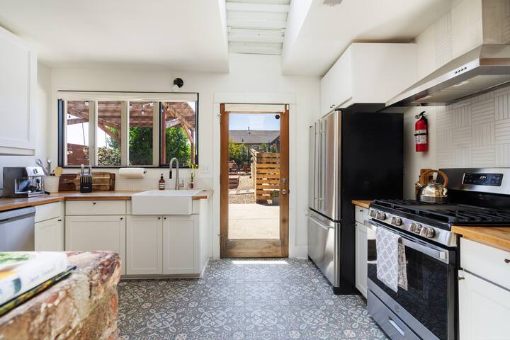 Your LA vacation home W/Jacuzzi gallery image 5