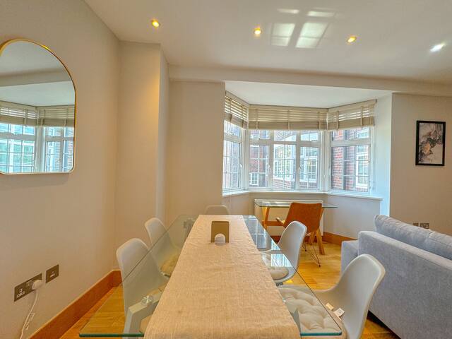 3 Bedroom flat next to Harrold’s gallery image 2