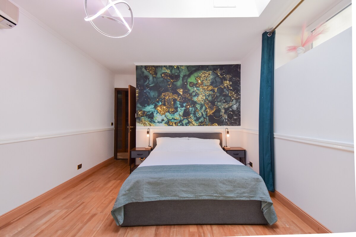 Pohodlná a tichá spálňa s posteľou 160 x 190 cm.
Pohodlná a tichá spálňa s posteľou 160 x 190 cm.