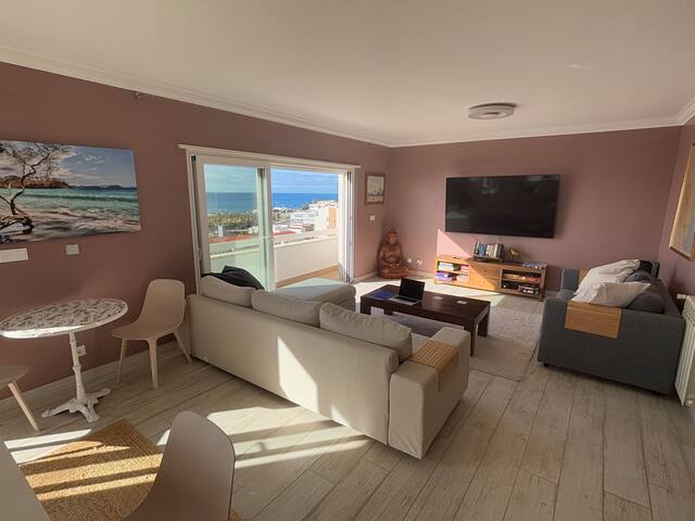 Oceanfront penthouse – on the Lisbon-Cascais Line