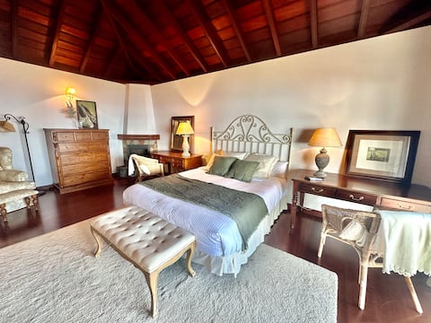 Villa Media Luna: Luxury and Nature in La Palma