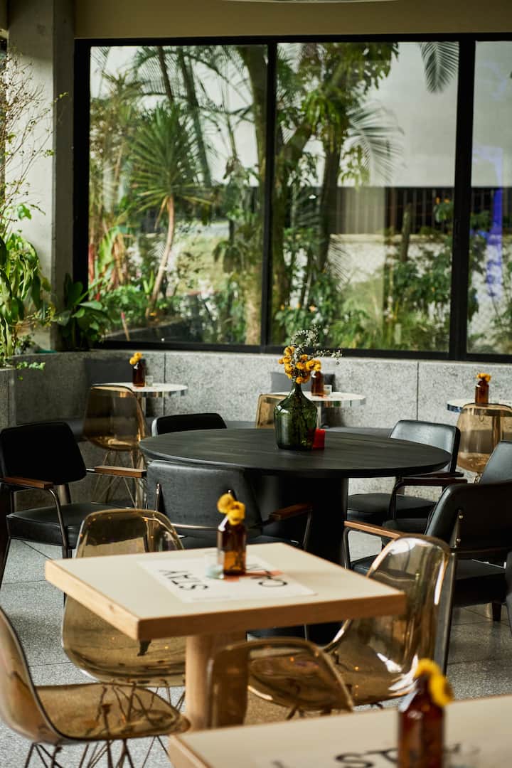 Hotel Room With Balcony & Breakfast Included - Medellín