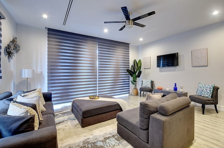 Stylish, Modern Condo Near Beach W/gym + Pool - Nassau