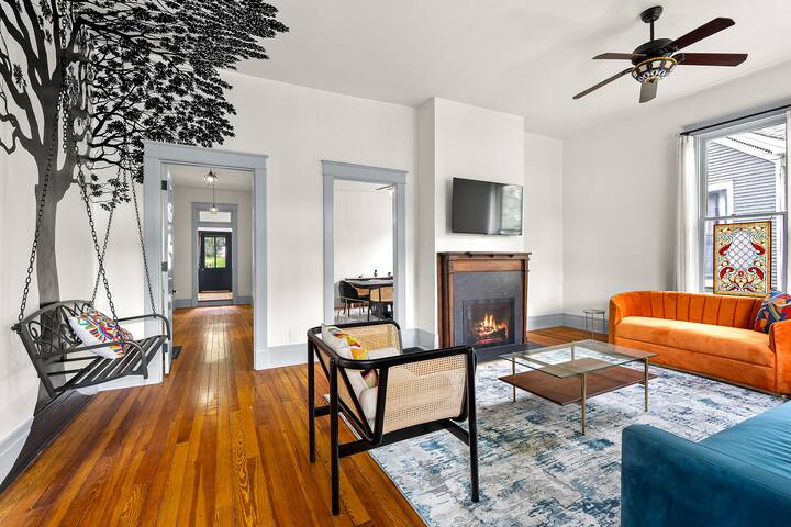 Stunning Nashville Home close to Downtown / Bdwy gallery image 2