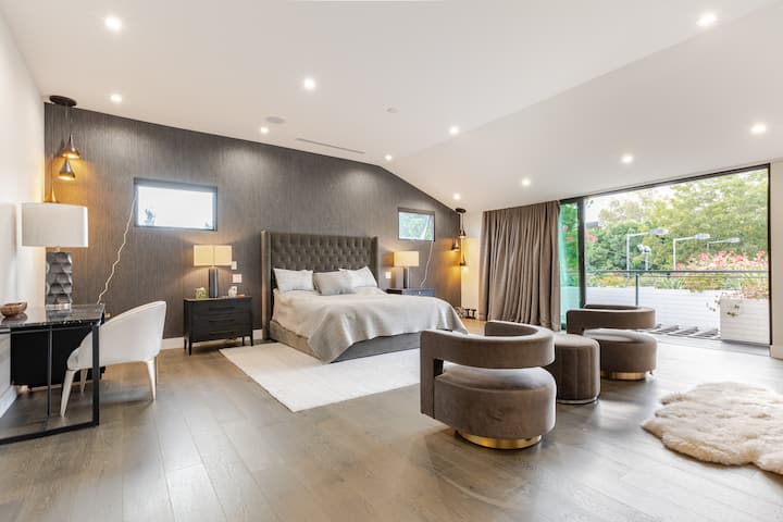 Yuxarı Səviyyə: Pilləkənlərin yuxarısında qalıb