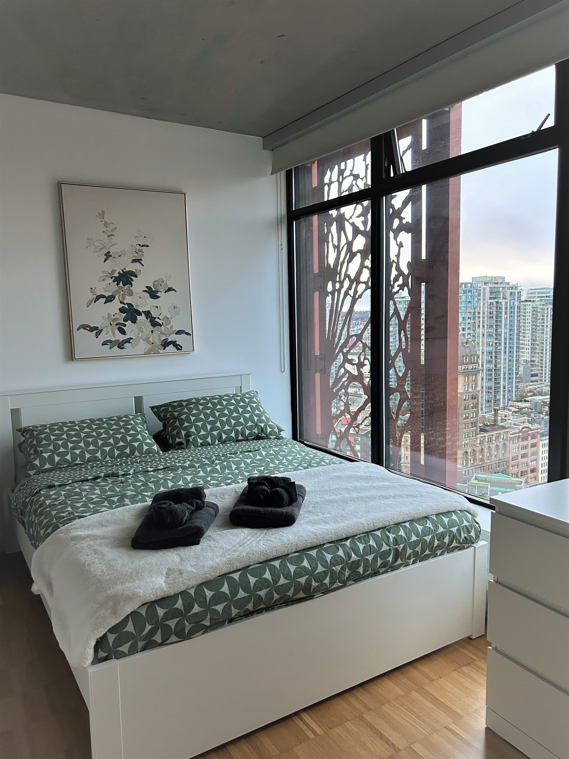 Cozy Gastown condo with a view!