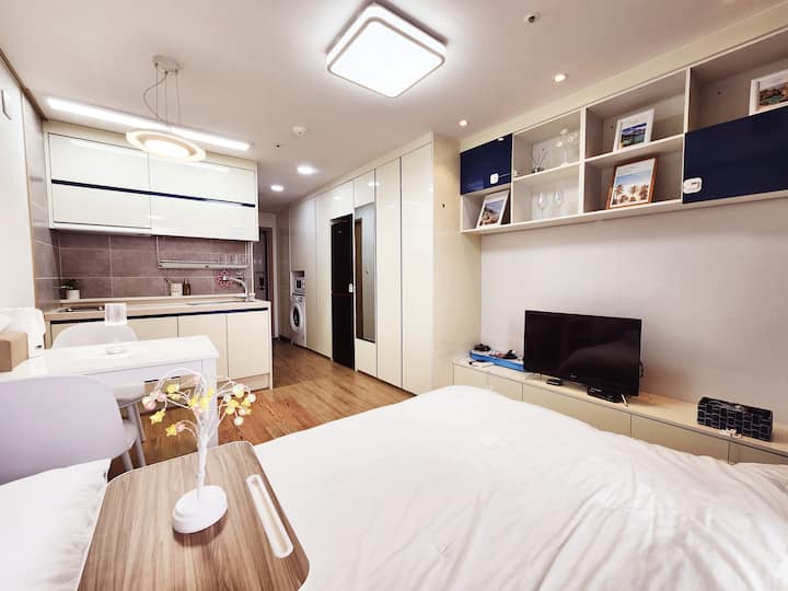 [친구네집]동문시장5분#공항10분#단독테라스#라면,생수 무제한#넷플릭스.유튜브+무료주차* - Jeju-si