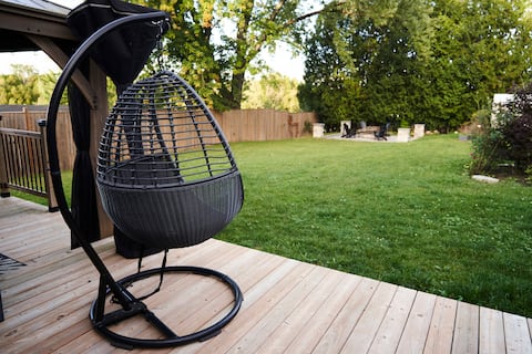 Cozy 3 Bedroom Bungalow in Hespeler with Big Yard