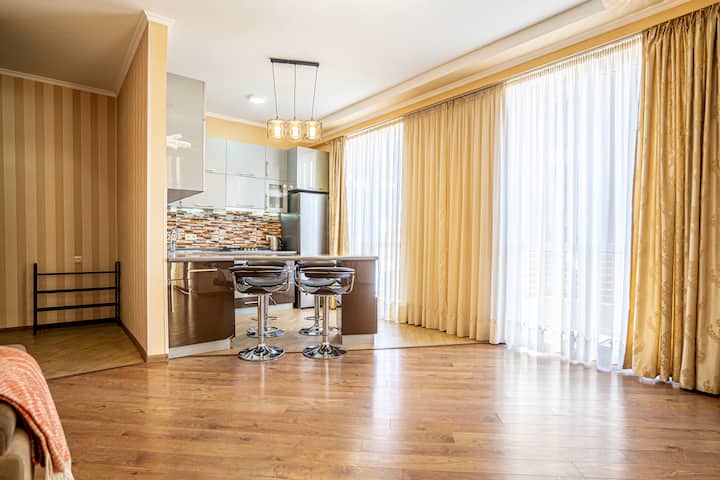 Modern 3br Apartment With Balcony & Spacious Views - Georgia