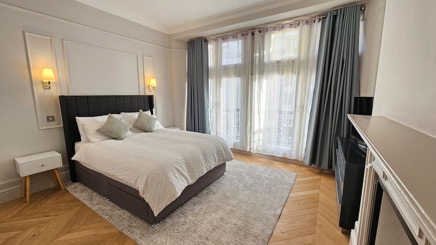 Ariya property letting Ltd managed Airbnb listing 1