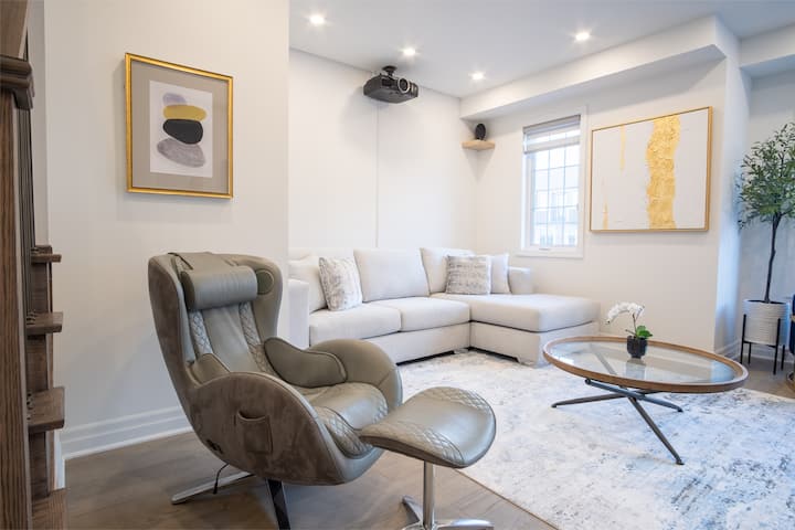 Modern 4-bed Townhome With Cinema & Roof Terrace - Oakville